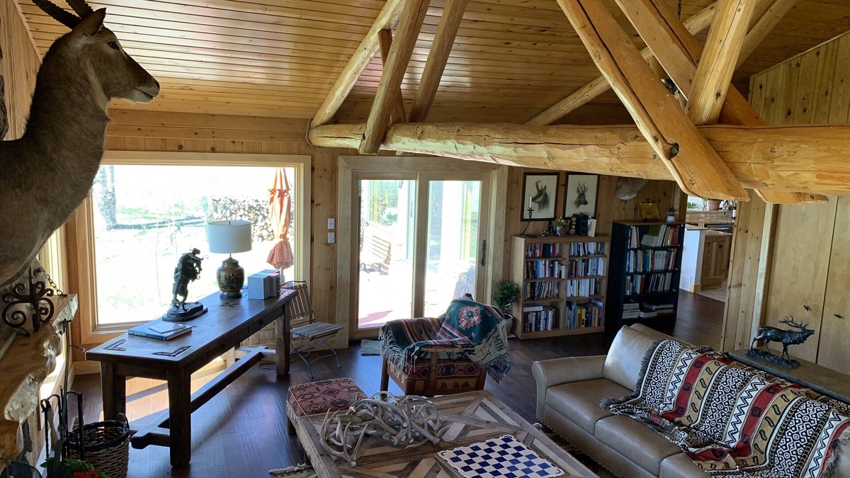 Westcliffe House | Luxury 3 bdrm Ranch House at the base of Rocky Mountains!