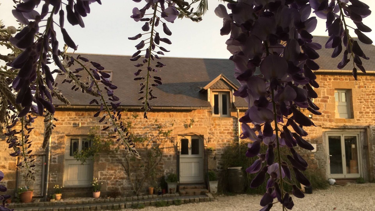Le Ferre Cottage | Luxury 3 bed, 2 bathroom Boutique style Gite with secluded sunny garden