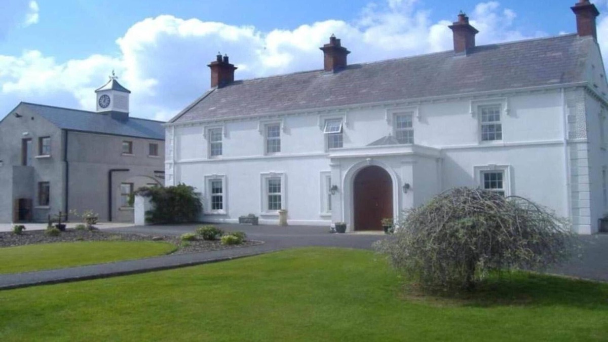 Craigavon Apartment | Luxury 3 Bed Cottages near Hillsborough Palaces