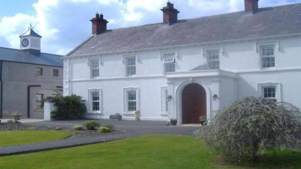 Craigavon Apartment | Luxury 3 Bed Cottages near Hillsborough Palaces