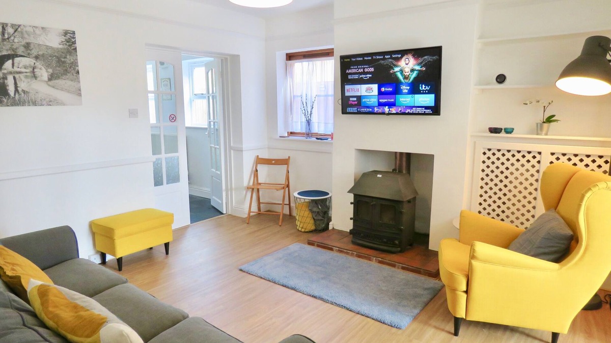 Stroud House | Luxury 3-bed Edwardian Town House in the Cotswolds - VERIFIED KEY WORKERS ONLY
