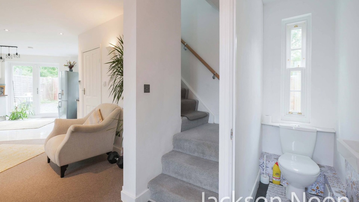 Epsom House | Luxury 3-Bed Epsom Haven - Modern Retreat with parking