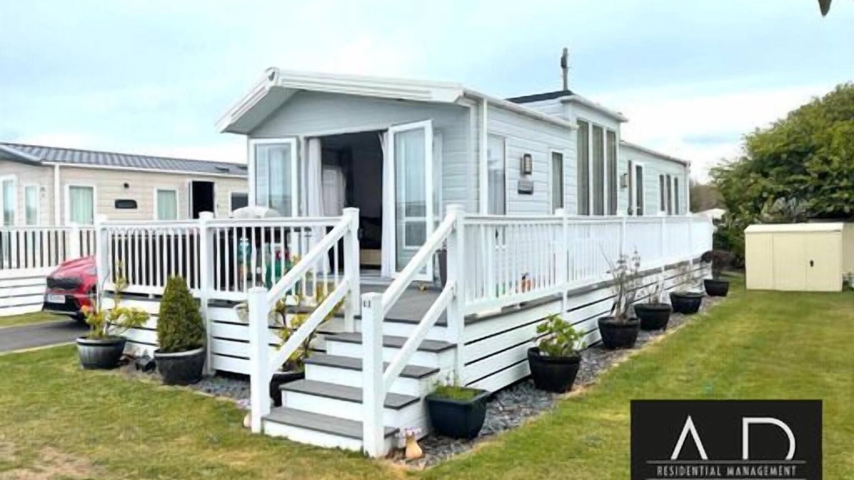 Netley House | Luxury 3 bed mobile home on the sea