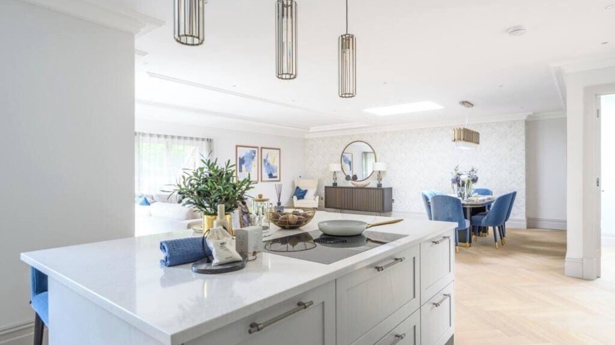 Sunningdale Apartment | Luxury 3-Bed Penthouse w/Large Terrace & Parking