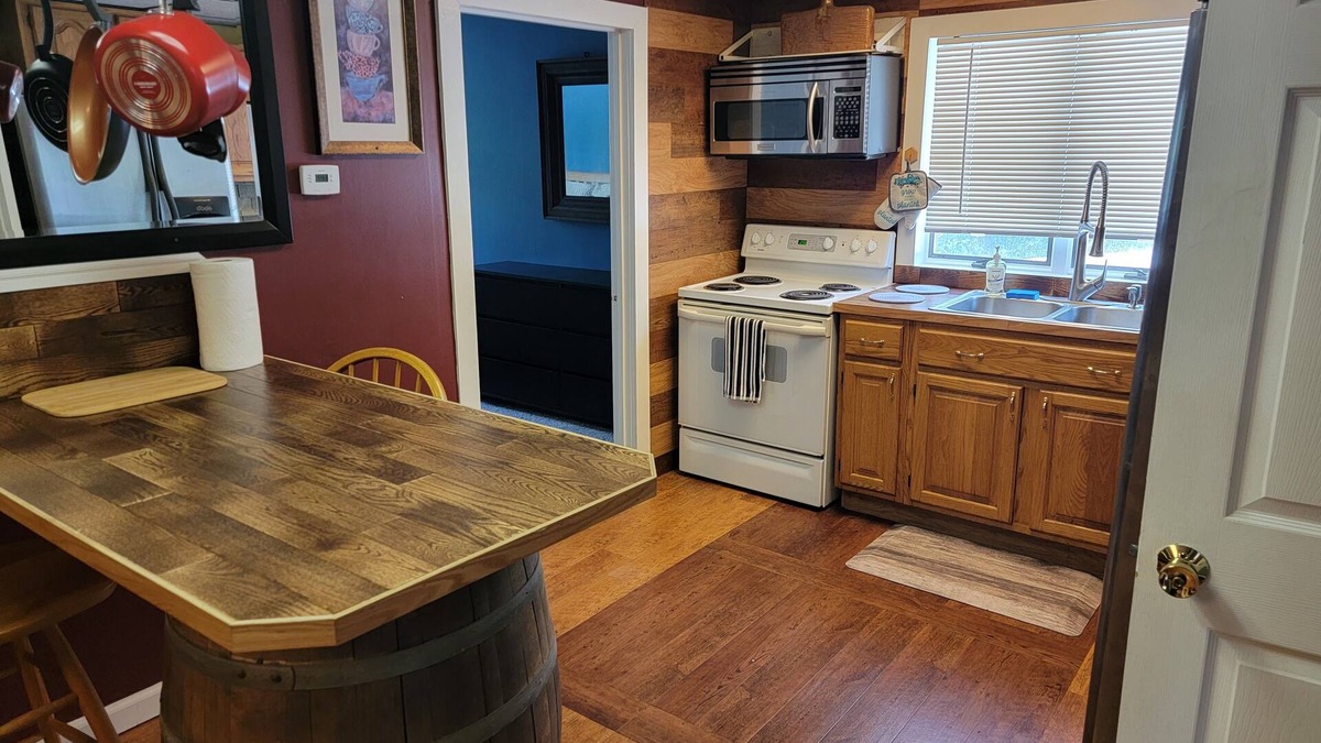 Taftville Apartment | Luxury 3 bed room on the water 10 min away from Mohegan sun and Foxwoods Casino