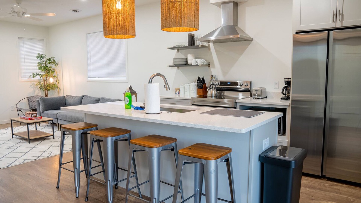 Fairfield Beach House | Luxury 3 Bed Townhome King Suite Next to Winery