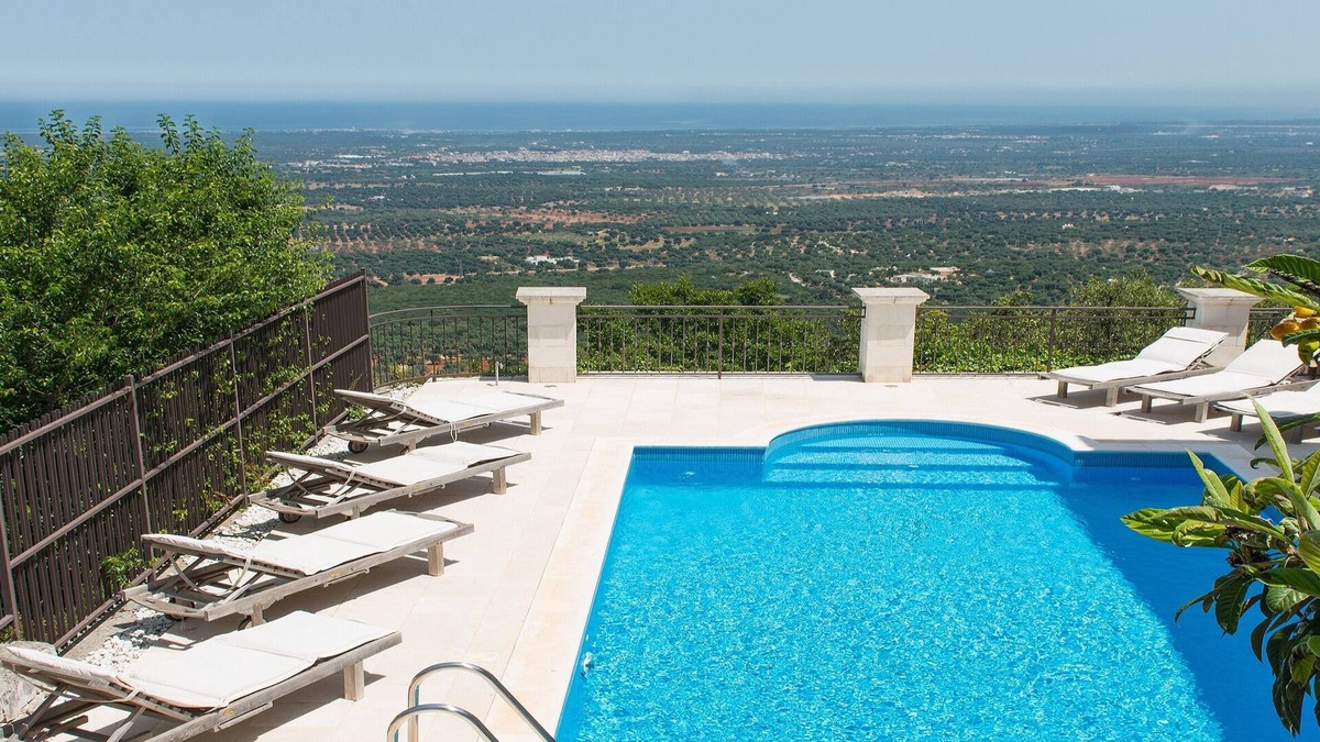 Fasano Villa | Luxury 3 Bed Villa Heated Pool, Seaviews, AirCon, Fast Wi-Fi,Near Historic Towns