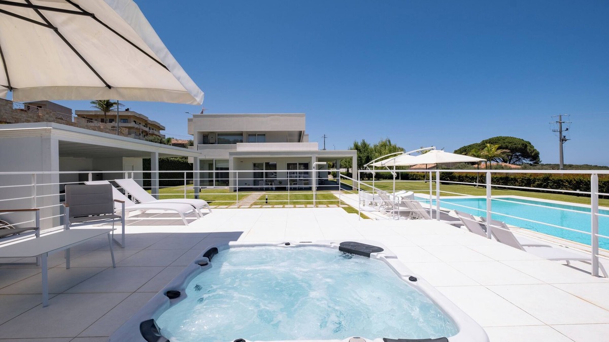 Rodi Milici Villa | Luxury 3 bed villa with pool & Jacuzzi