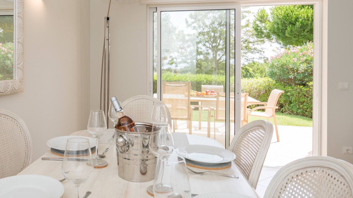 Lagos House | Luxury 3 bed Villa perfect location, stunning views . Pool, fibre , air con
