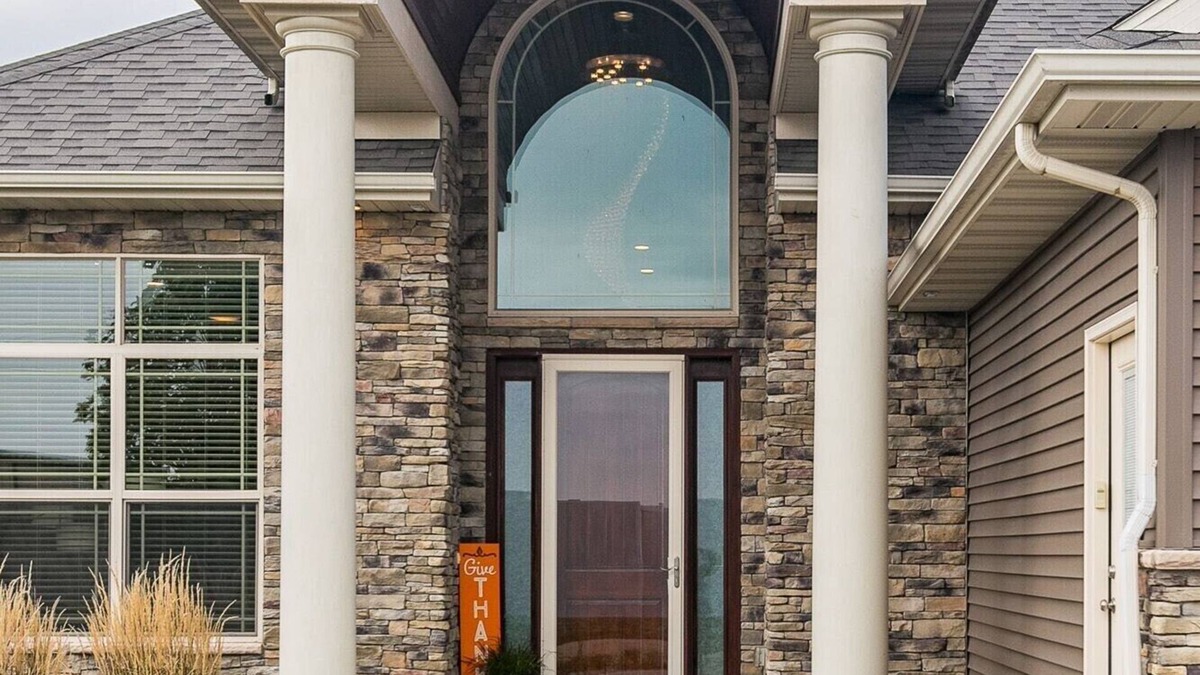 Cedar Rapids - Iowa City House | Luxury 3-Bed VRBO in Cedar Rapids, IA! Sleeps 10. Book Now!