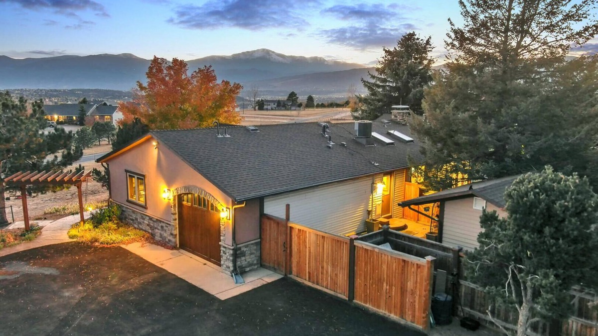 Briargate House | Luxury 3-bedroom getaway in the heart of CO Springs featuring breathtaking views