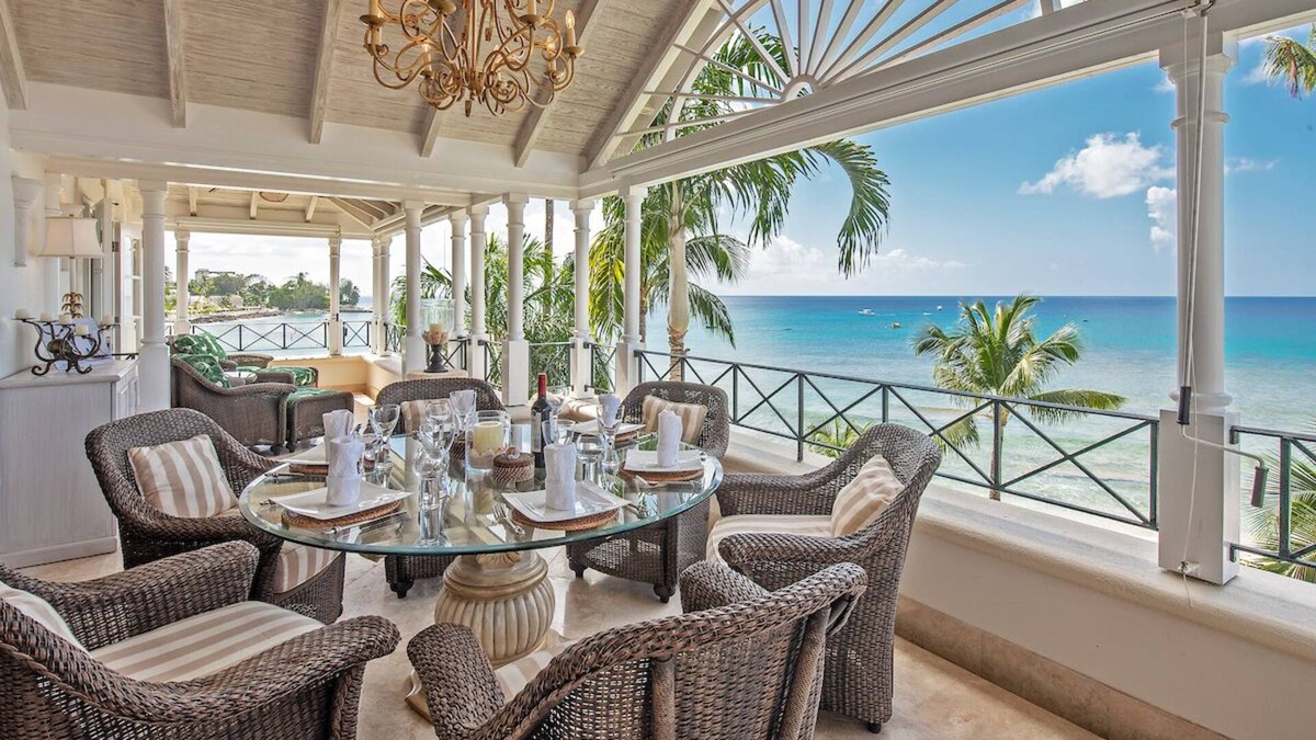 Schooner Bay Apartment | Luxury 3-bedroom beachfront penthouse