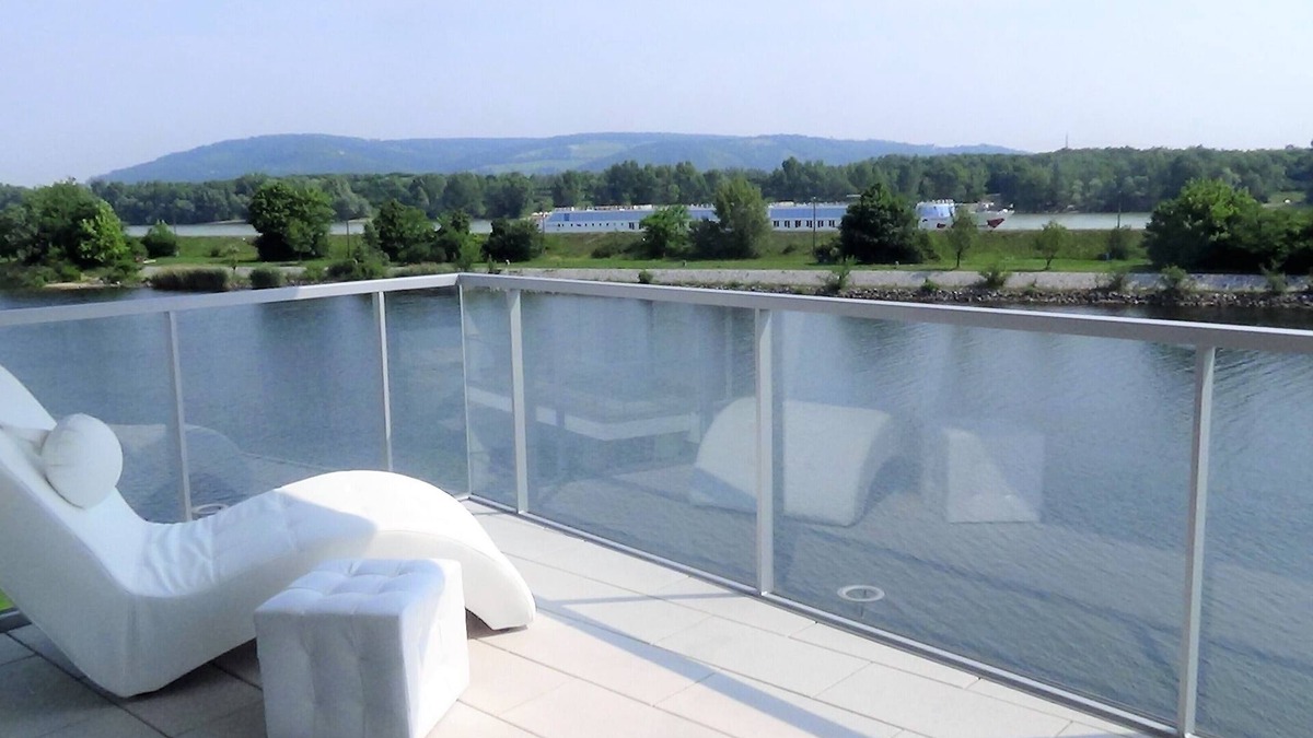 Grinzing Apartment | LUXURY 3 BEDROOM BEACH HOME WITH BREATHTAKING VIEWS IN VIENNA'S DREAM LOCATION