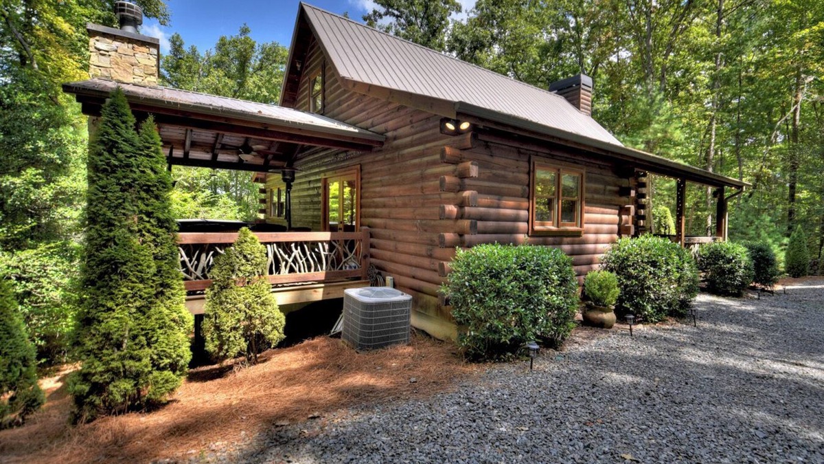 Cashes Valley Cabin | Luxury 3-bedroom cabin in charming Blue Ridge