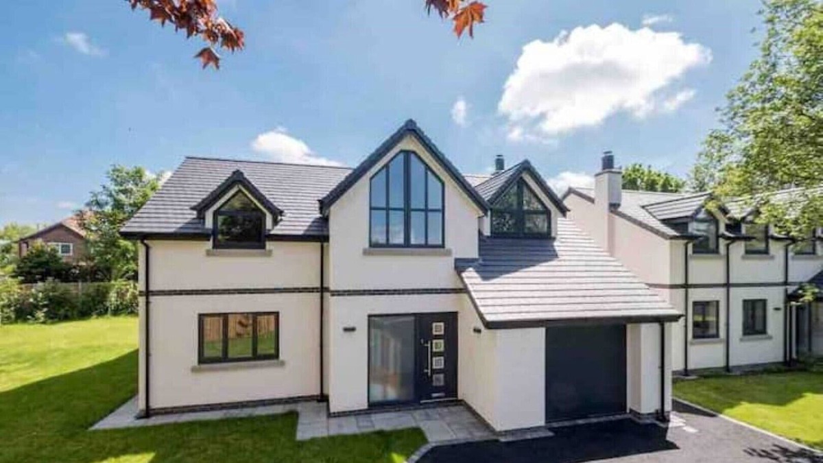 Northwich House | Luxury 3 Bedroom detached house on Private Road