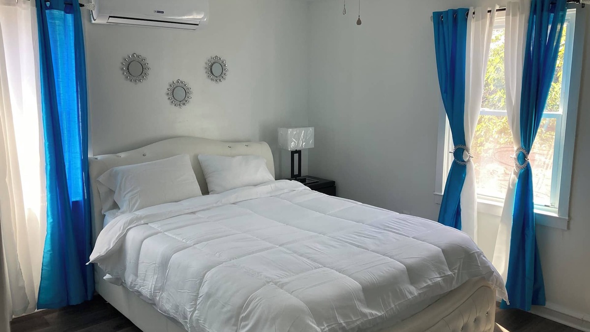 Primos Secane Apartment | Luxury 3-bedroom house with parking WiFi, AC in fabulous Philadelphia.