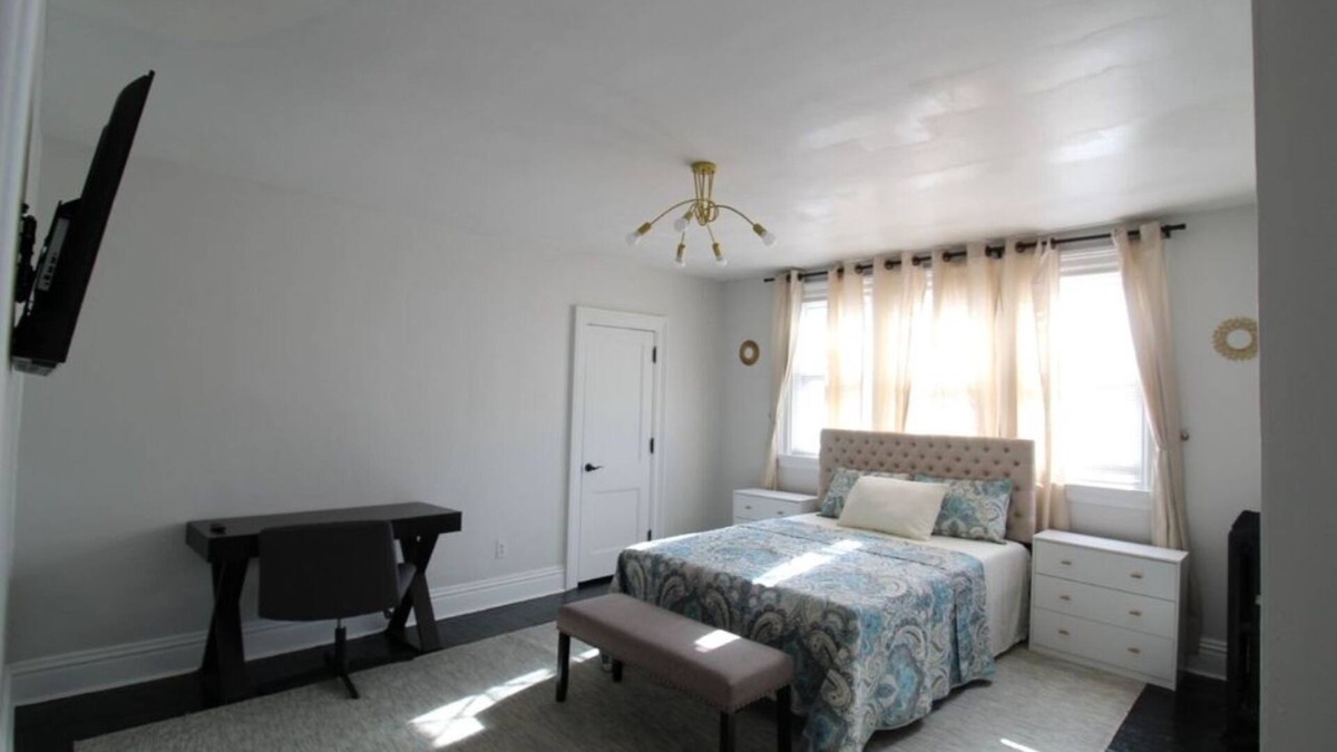 Scranton House | Luxury 3-bedroom suite in Scranton-Hill Section with WiFi + Cable