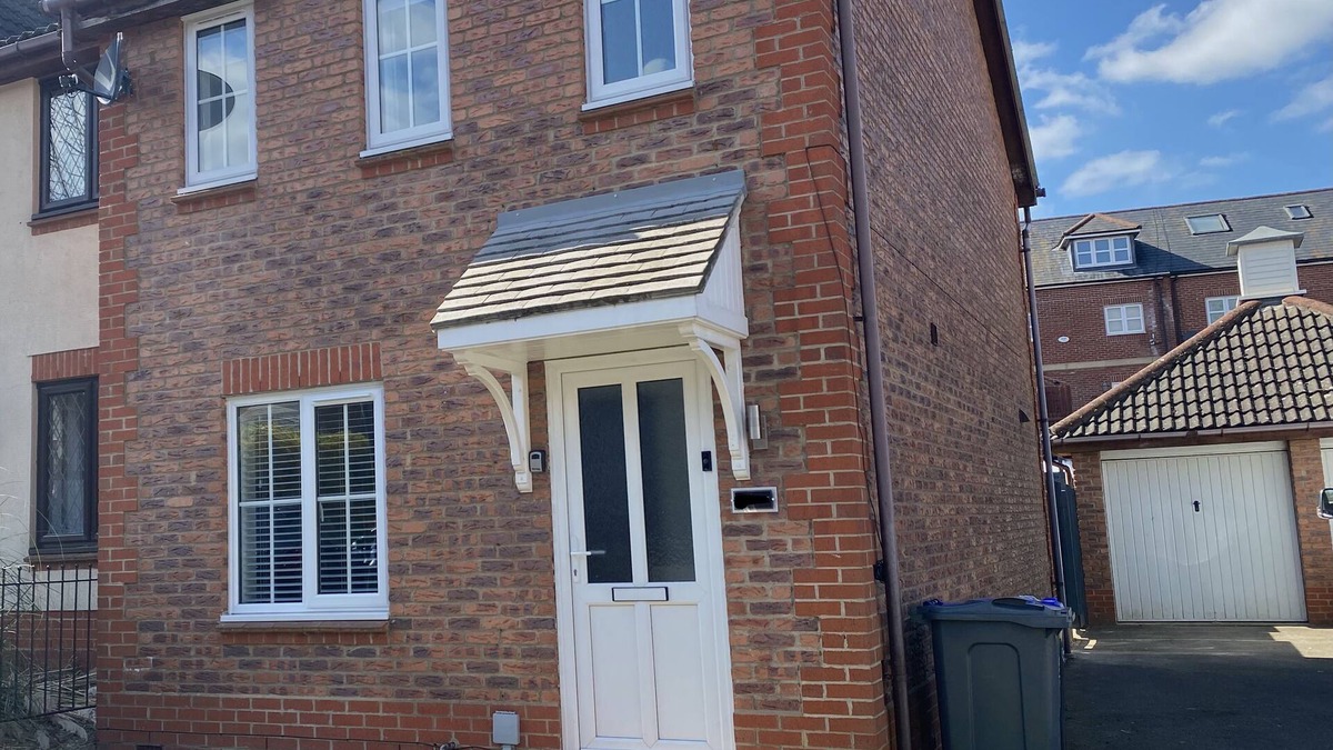 Northampton House | Luxury 3 Bedrooms, Driveway, Garage, Garden, M1