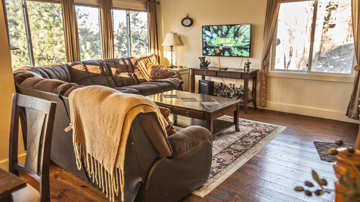 Vernon Condo | Luxury 3 Br 2 Bath Condo With Steam Shower Ski Golf Relax