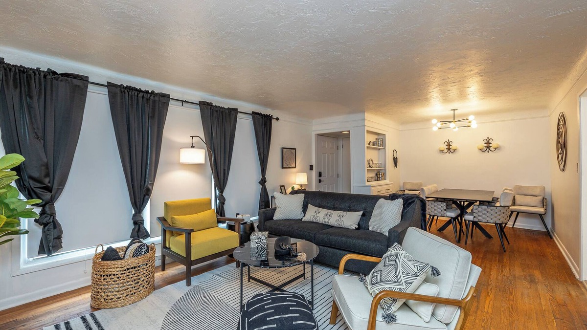 South Euclid House | Luxury 3 BRB, 2 full bath rehabbed unit 10 min from Cleveland Clinic and UH !