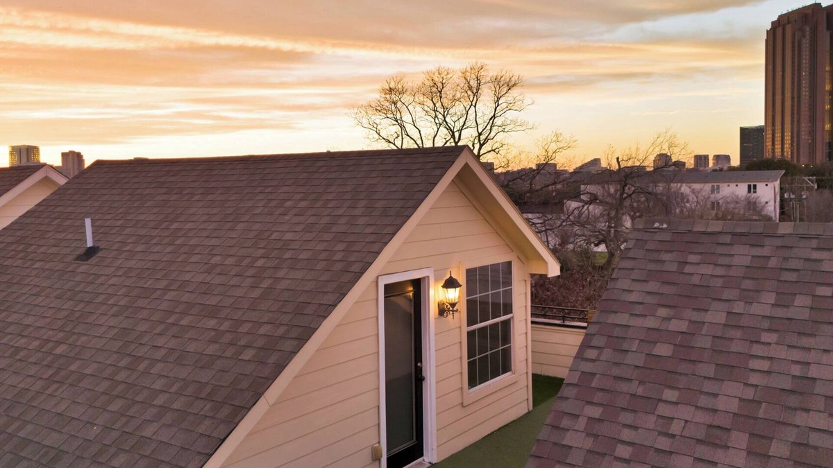 Old East Dallas House | Luxury 3-Story Townhome. Old East Dallas.