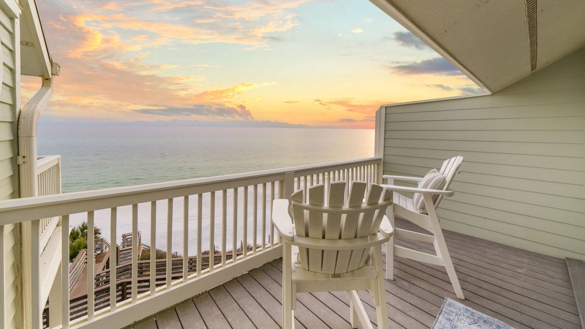 Seacrest Condo | Luxury 30A Gulf-Front | Chairs & 2 Bikes