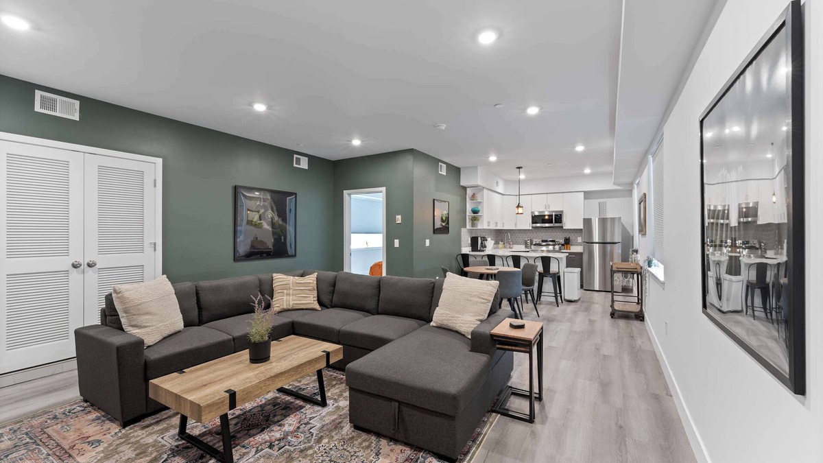 Center City Apartment | Luxury 3B, 2Ba in Heart of Philly