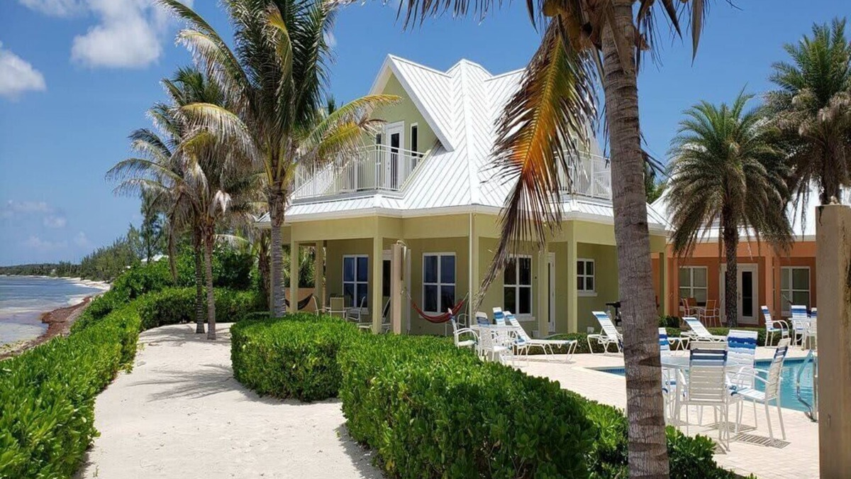 North Side Villa | Luxury 3bd Beach Front, # 4 Green, Stunning Views