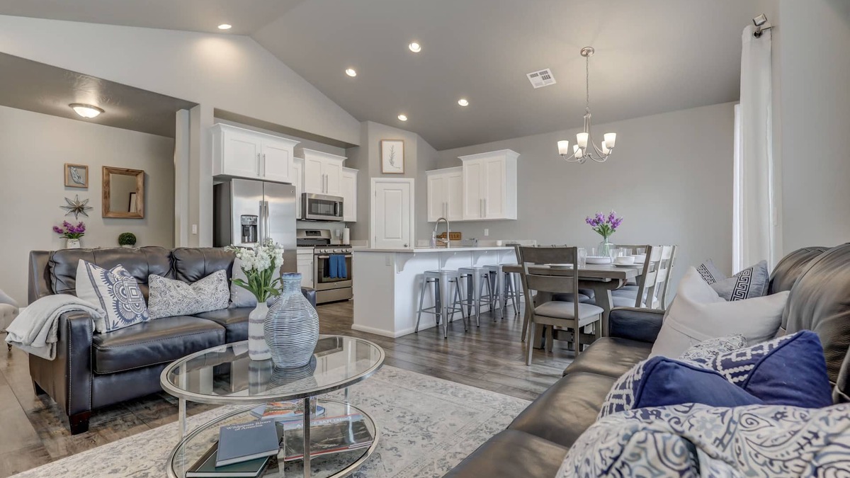 Sienna Hills House | Luxury 3BD suite townhome w/pool close to Zion. Great for groups!