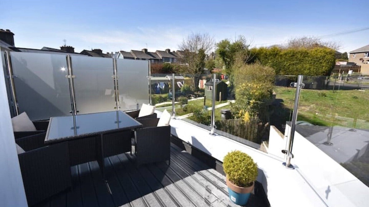 Letterkenny House | Luxury 3Bed3Bath Townhouse with EV Charger