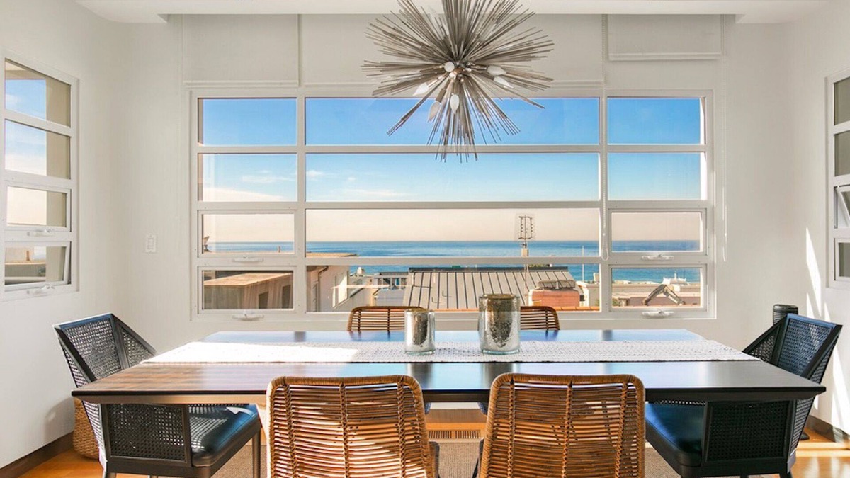 The Strand House | Luxury 3BR Home - Incredible Location & Stunning Views - 1 Block from Beach
