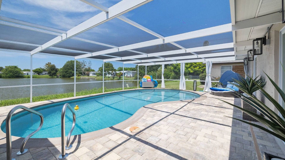 Regency Park House | Luxury 3BR Home w/Heated Pool, Outdoor TV, Bikes & BBQ – Perfect for Families with Modern Kitchen!