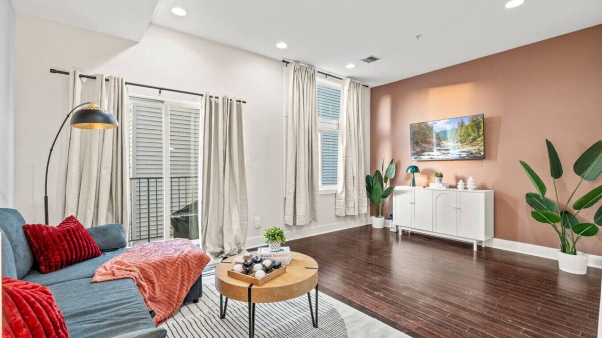 Fairmount Apartment | Luxury 3BR Rooftop Retreat , Walk to Subway & The MET! Family Friendly