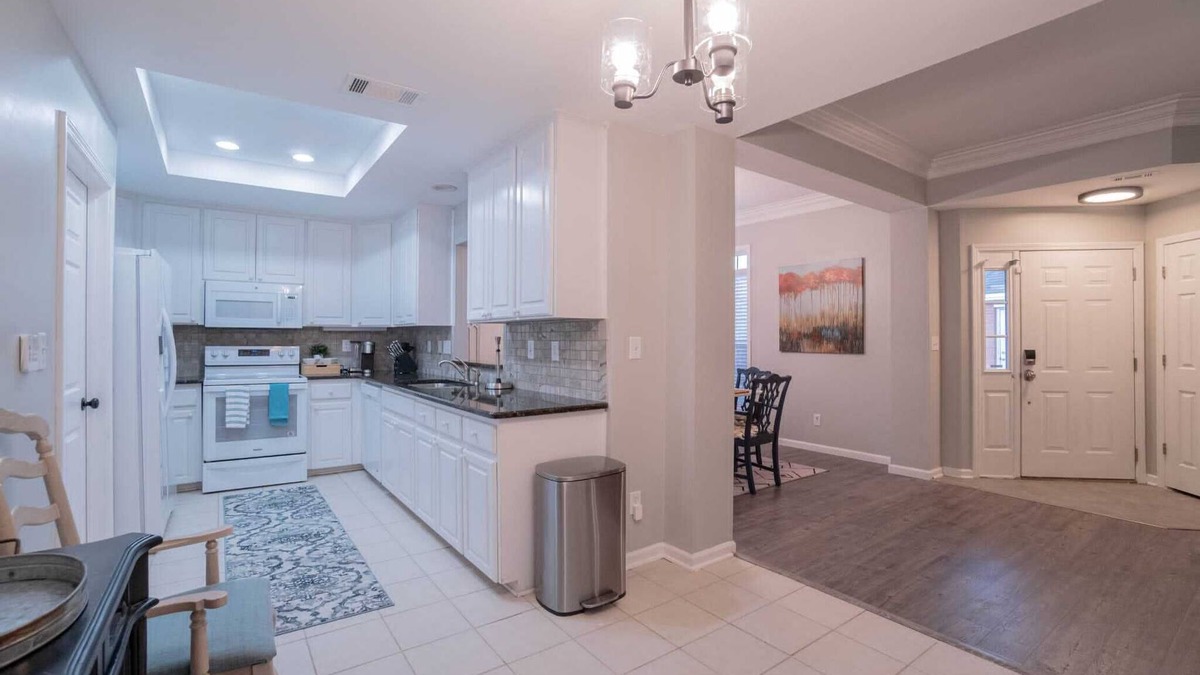 Gunter Afs House | Luxury 3BR w/King Ensuite
