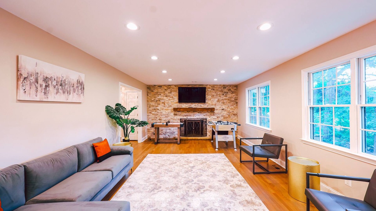 Annandale House | Luxury 4-6 Bedroom House with Movie Theater