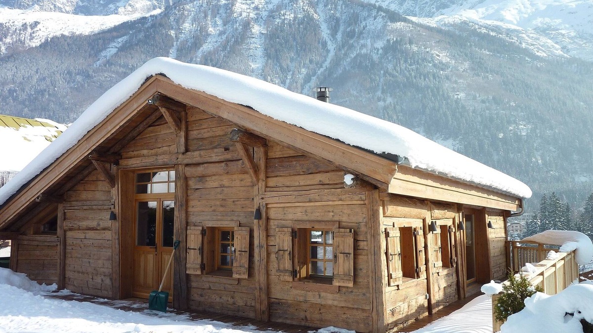 Chamonix-Mont-Blanc Ski Chalet | Luxury 4 Bedroom Spacious Chalet 5 min flat walk to Chamonix centre