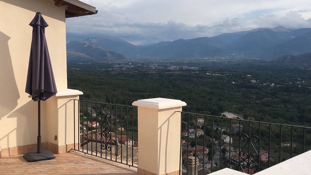 Roccacasale House | Luxury 4 bed Hillside Retreat in Roccacasale