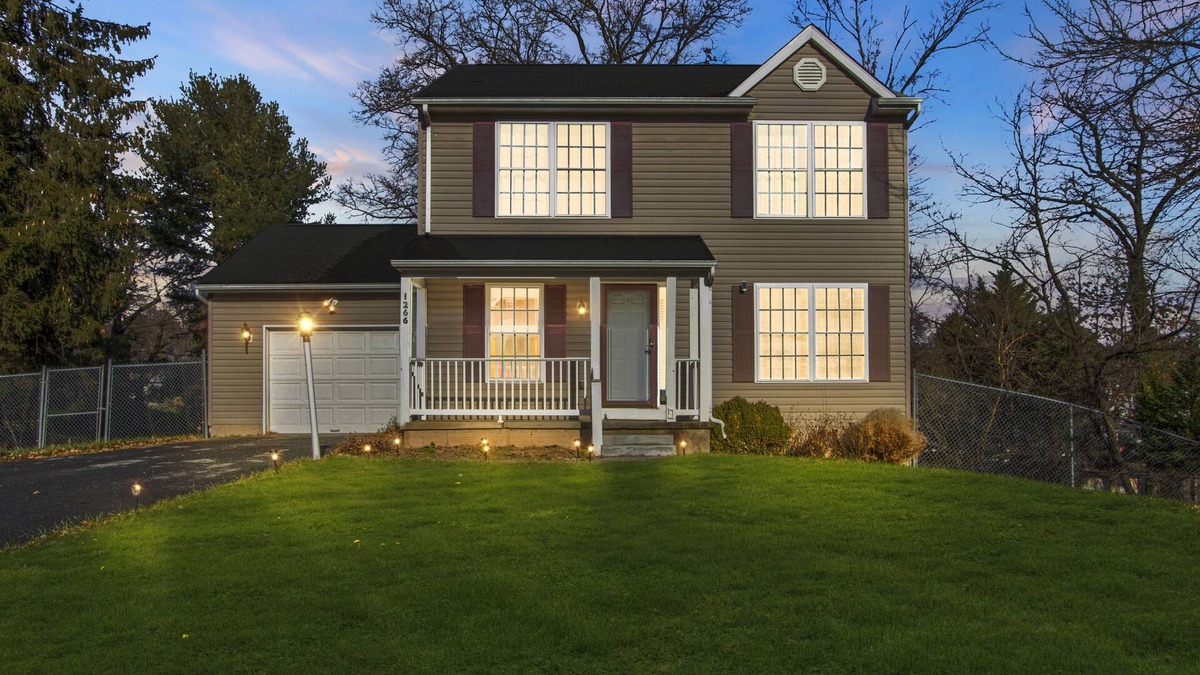 Baltimore House | Luxury 4 bed King Suite! Mins to Towson!