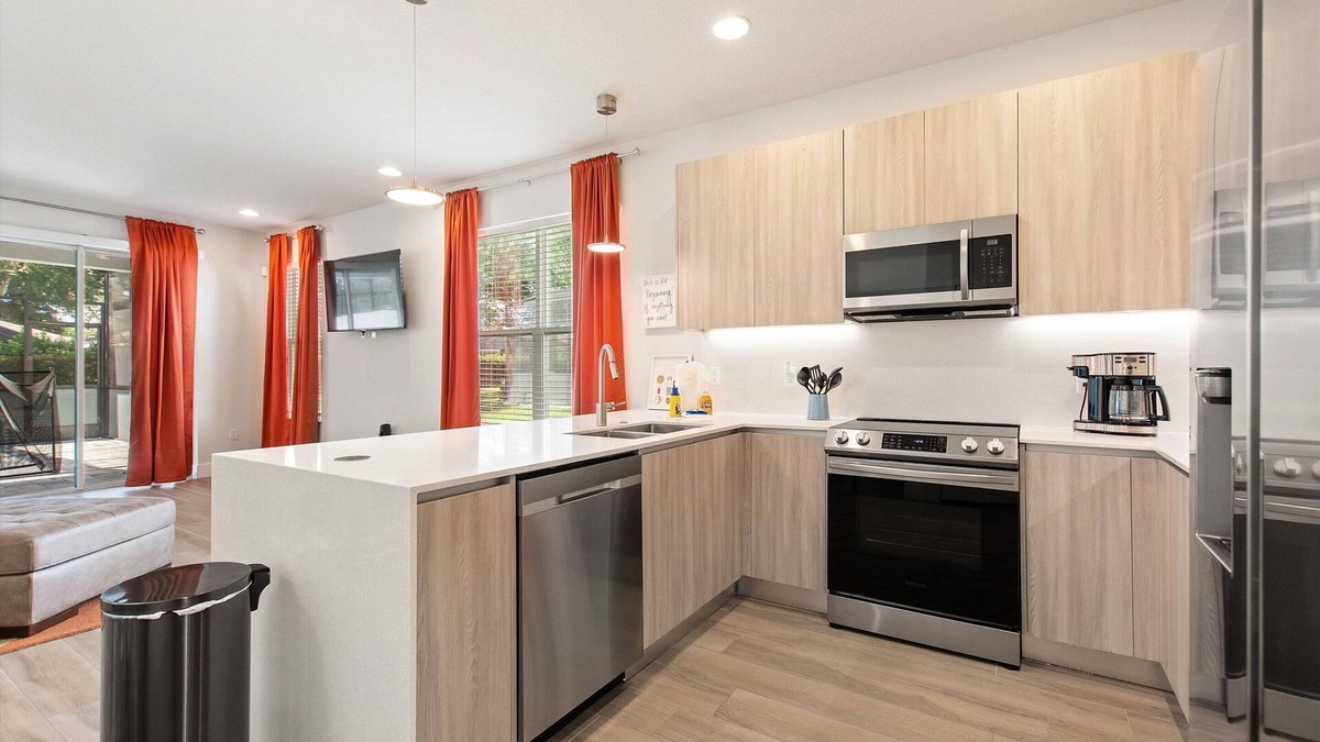 Silver Creek House | Luxury 4 Bed minutes from Disney