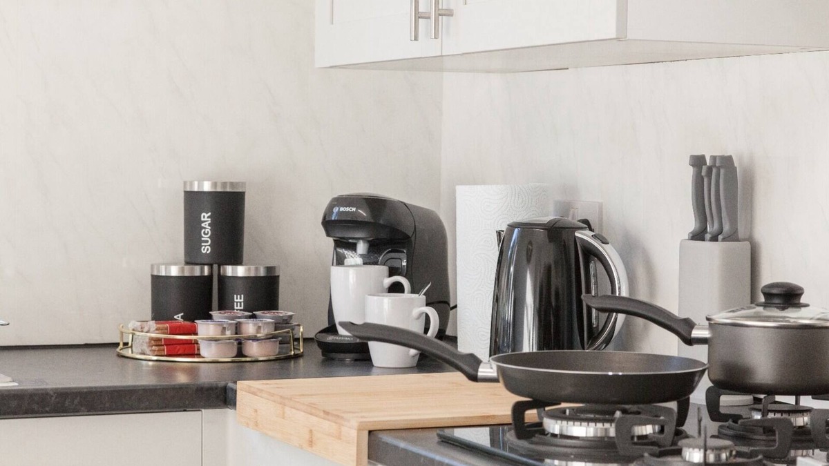 Failsworth House | Luxury 4 Bed Retreat in Manchester Perfect for Families, Groups & Business Stays