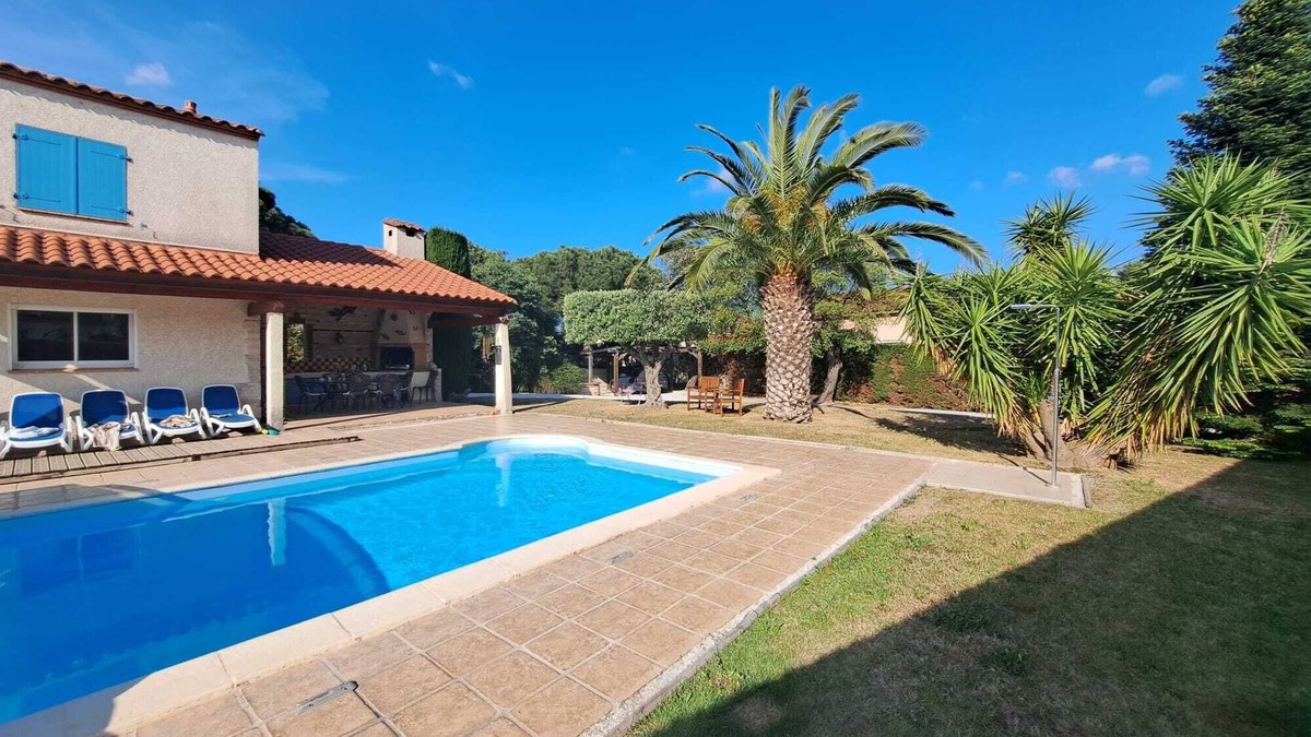 Argeles-sur-Mer Villa | Luxury 4 Bed Villa, Private Pool, Wifi, Aircon, Quiet Area, Lovely Seaside Town