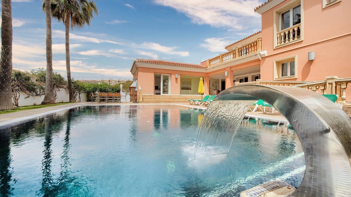 Mijas Villa | #Luxury 4 Bed Villa, Heated Pool, Cinema, Gym, Sauna, Squash Court