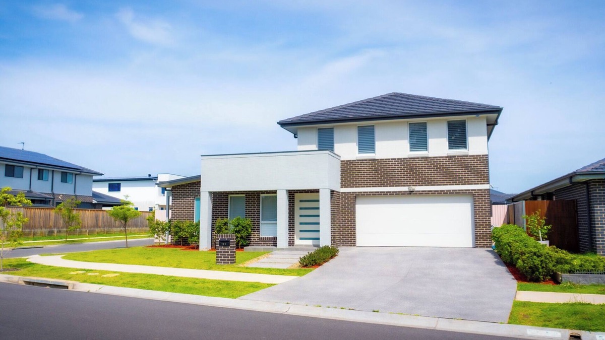 Gledswood Hills House | Luxury 4-bedroom house -Sleeps 10 Guests