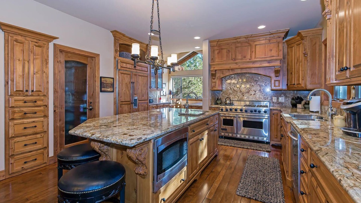 Incline Village House | Luxury 4 bedroom (plus bonus room) 4.5 bath luxury home that sleeps 10