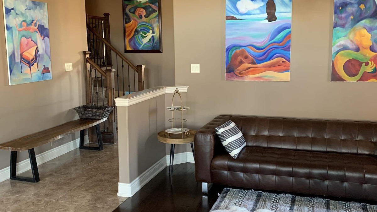 Niagara Falls House | Luxury 4 Bedroom in Niagara Falls