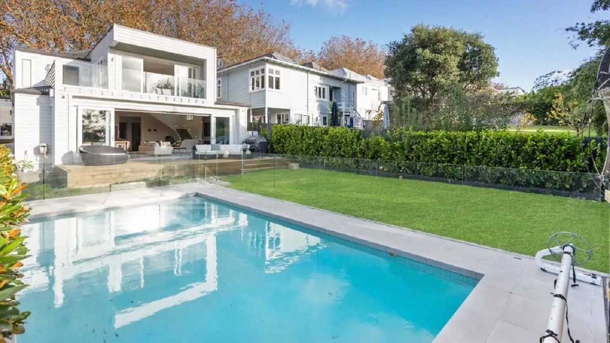 Grey Lynn Villa | Luxury 4 bedroom Grey Lynn Villa with Pool