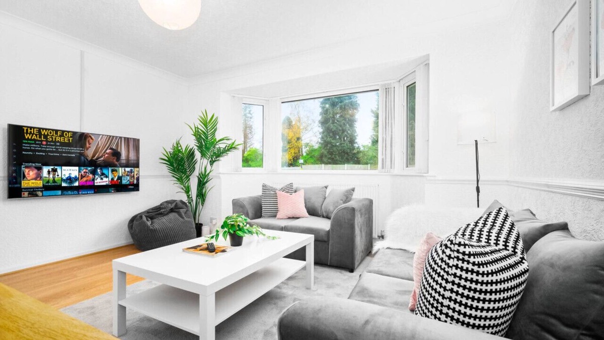 Sutton Coldfield House | Luxury 4 Bedroom House - Parking - Garden