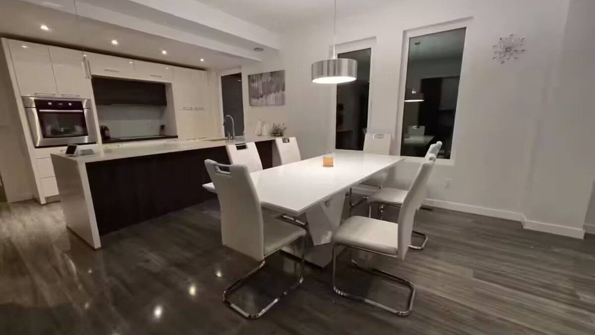Steinbach House | Luxury 4 Bedroom Home