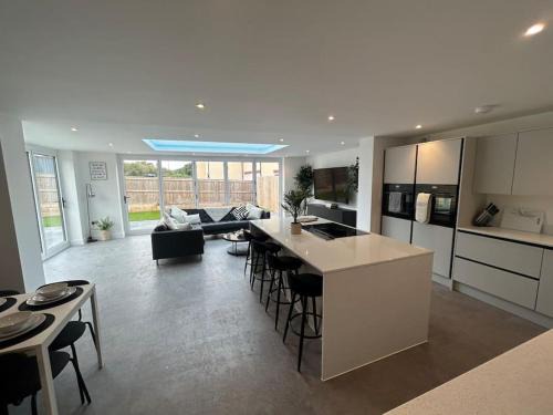 Cribbs Causeway House | Luxury 4 bedroom house