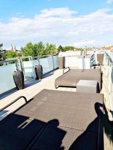 Oberdobling Apartment | luxury 4 bedroom roof apt with 3 balconies & view